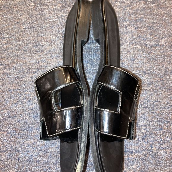 🌺Hermes black patent leather flat sandals 37.5🌺 - Picture 3 of 11